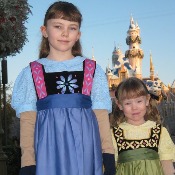 Anna of Arendelle Jumper and Blouse Size 4 - Picture 6 of 11